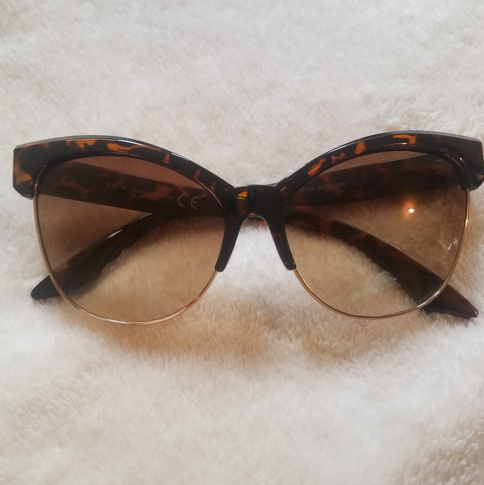 Brown leopard frame cat eye shades